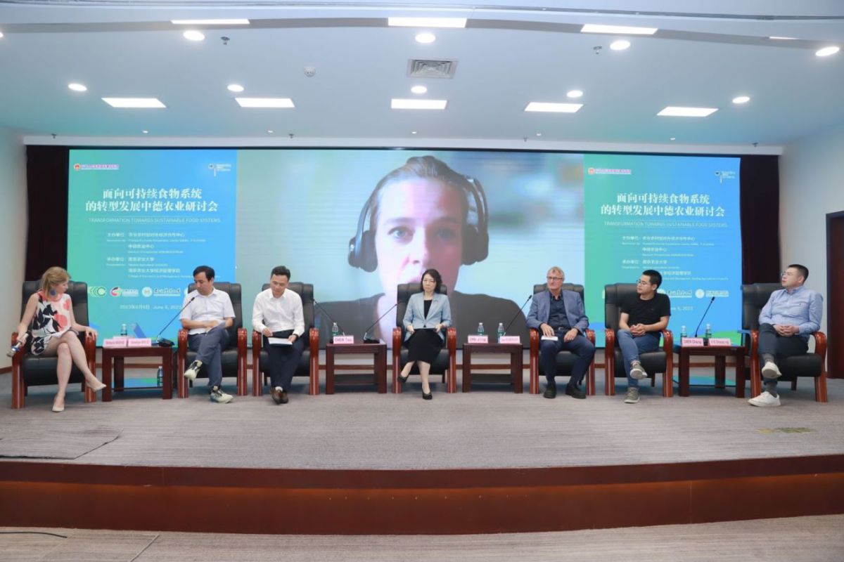 Panel discussion with Chaoping XIE, Cheng CHEN, Jens Fehrmann, Jing ZHU, Tao CHENG, and DCZ moderators Ahmatjan Rouzi and Michaela Boehme (right to left)